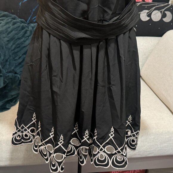 FOREVER 21 Folk Embroidered V-Neck Collared Mini Dress, Black & Tan, Large - Picture 7 of 16